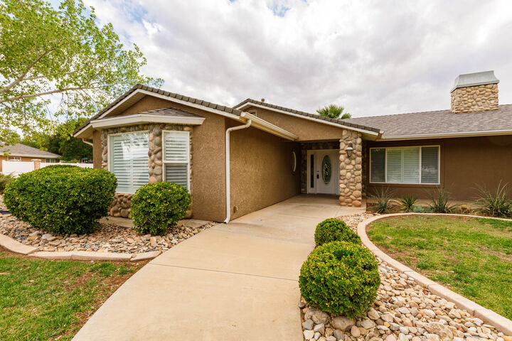 Property Photo: 2897 S Palm Cir UT 84790