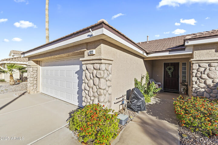 Property Photo: 922 W Hudson Way AZ 85233