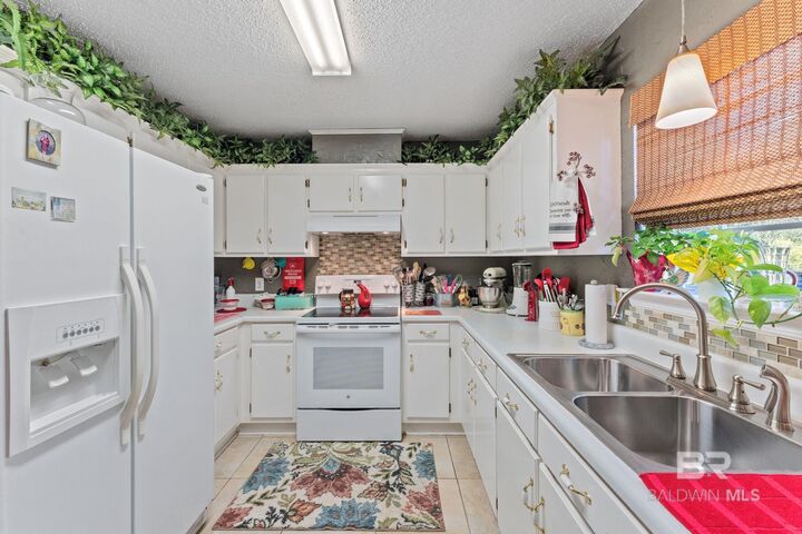 Property Photo: 340 E Portside Court AL 36695