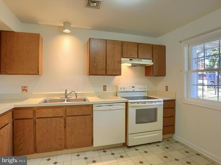 Property Photo: 1068 W Foxcroft Drive PA 17011