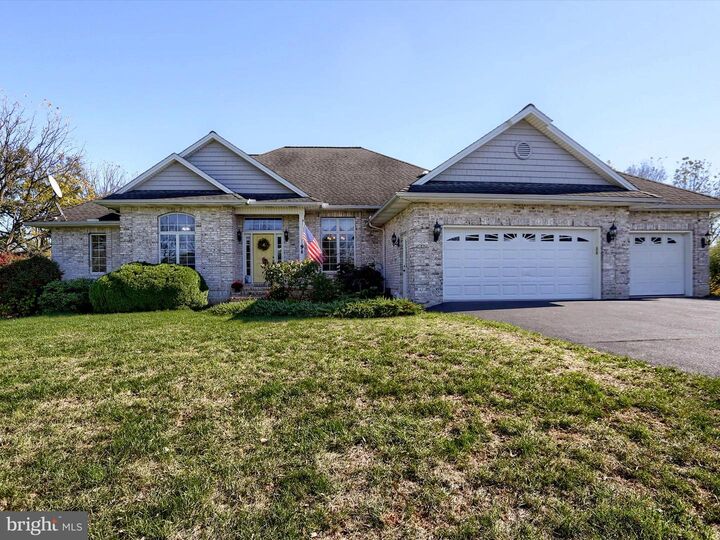 9 E Linden Drive E  Carlisle PA 17015 photo