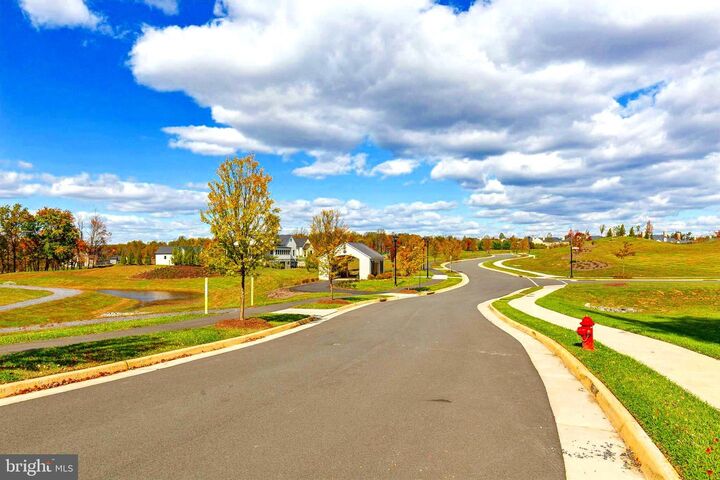 Property Photo:  208 Chestnut Street  VA 20117