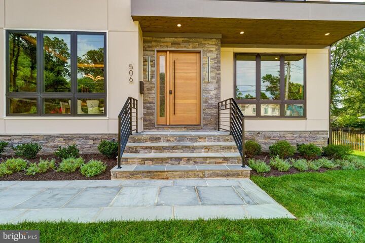 Property Photo:  506 SW Kingsley Road  VA 22180