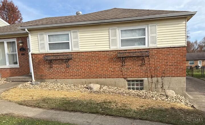 Property Photo: 992 Rosetree Lane OH 45230