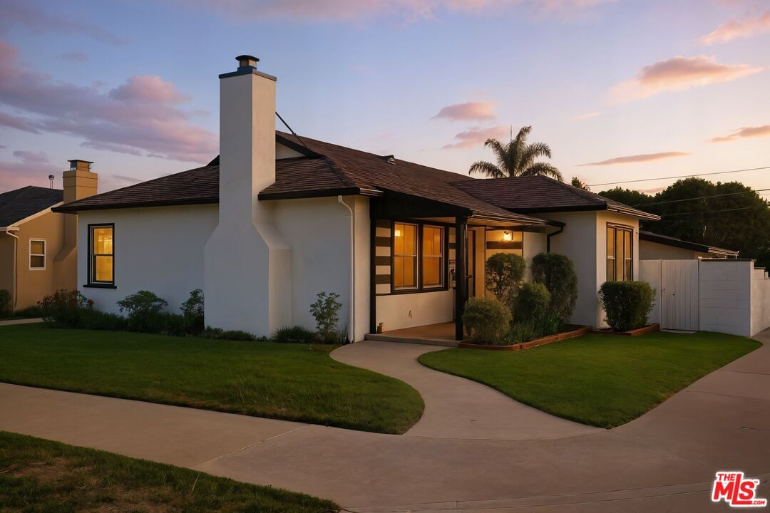 Property Photo: 8136 Holy Cross Pl CA 90045