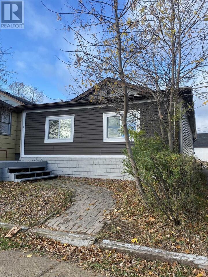 Property Photo:  4 Sixth Ave S  ON P9N 2B5
