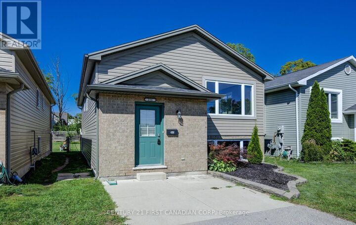 Property Photo: 212 Ewart Street Southwest ON N7G 4G6