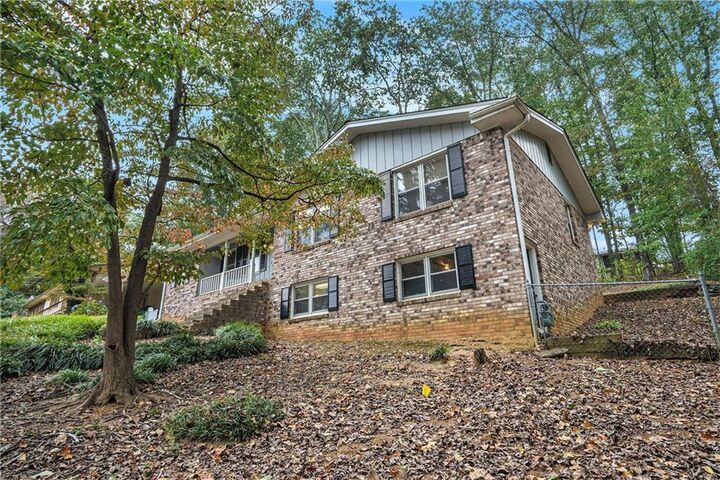 Property Photo:  4304 Lindsey Way NE  GA 30075