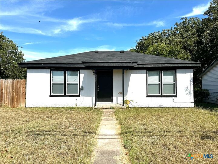 Property Photo: 801 E Avenue G TX 76541
