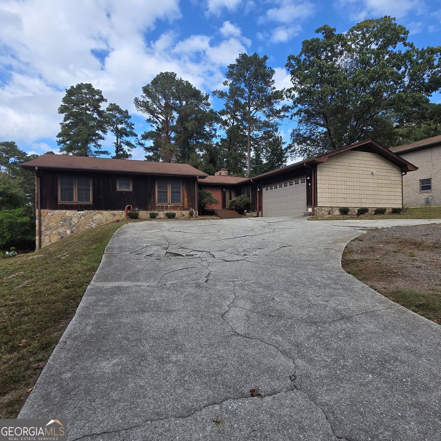 Property Photo: 2504 Amalfi Drive NW GA 30012