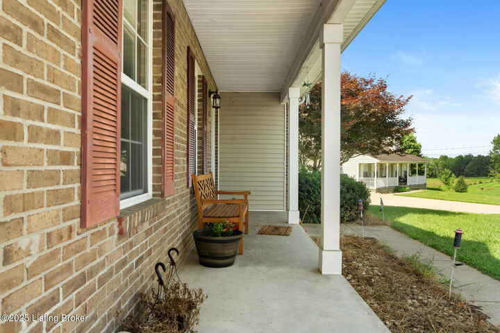 Property Photo:  57 Stirrup Ct  KY 40162