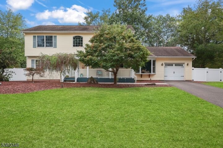 11 Oxford Rd  Manalapan Twp. NJ 07726 photo