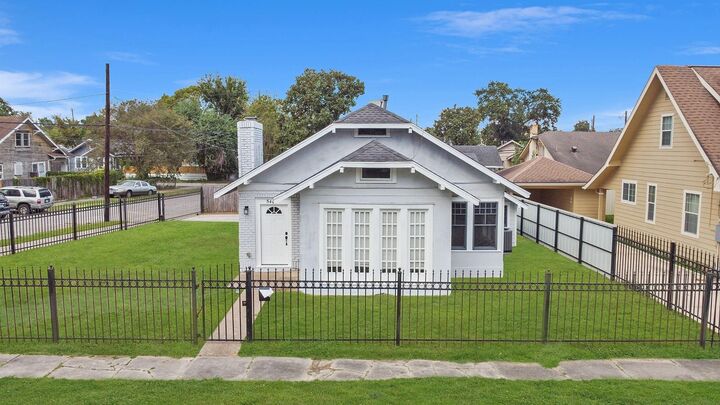 Property Photo: 5401 N Capitol Street TX 77011