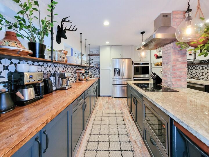 Property Photo:  1718 Welch Street C  TX 77006 