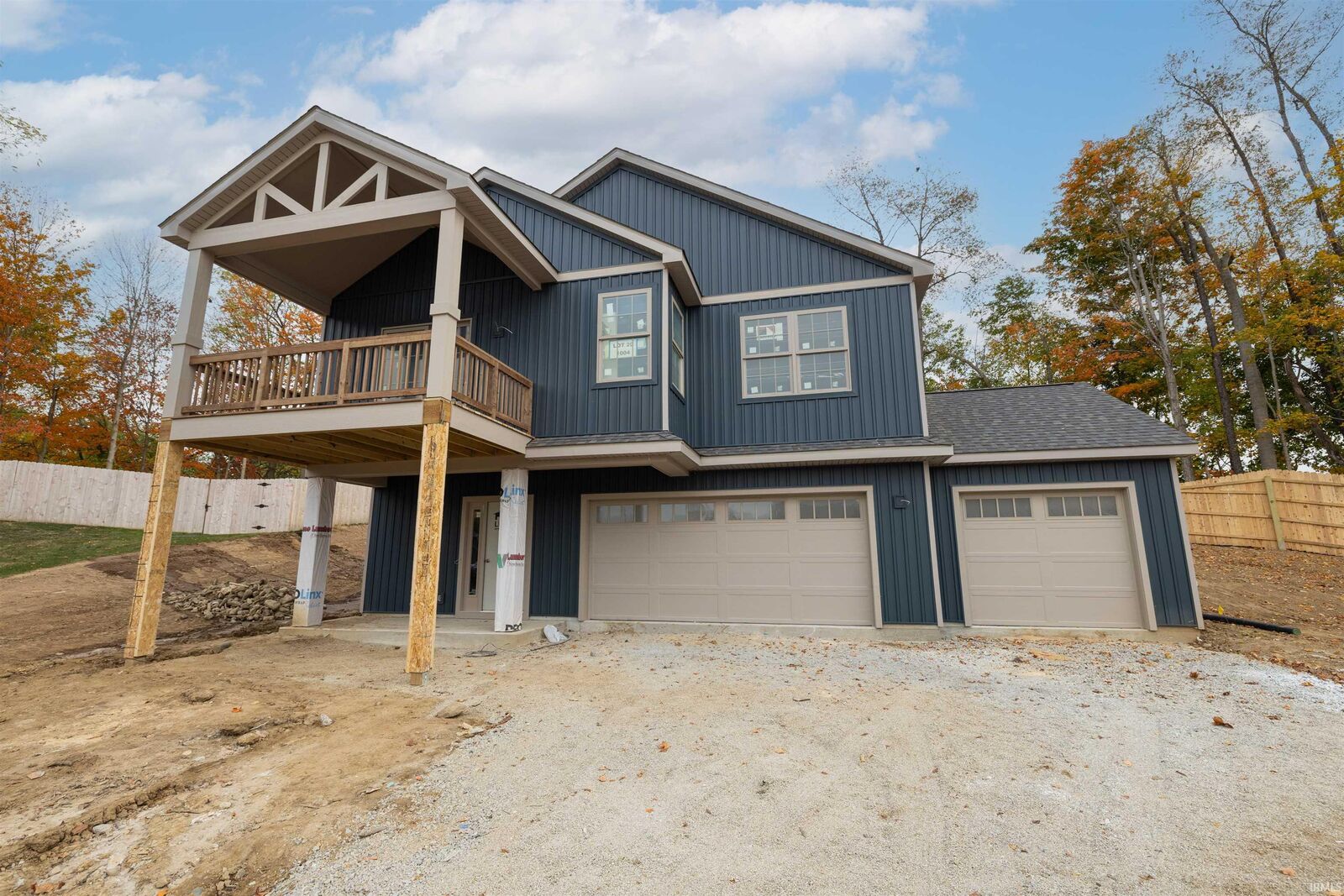 Property Photo: 1004 E Hawthorn Lane IN 46725