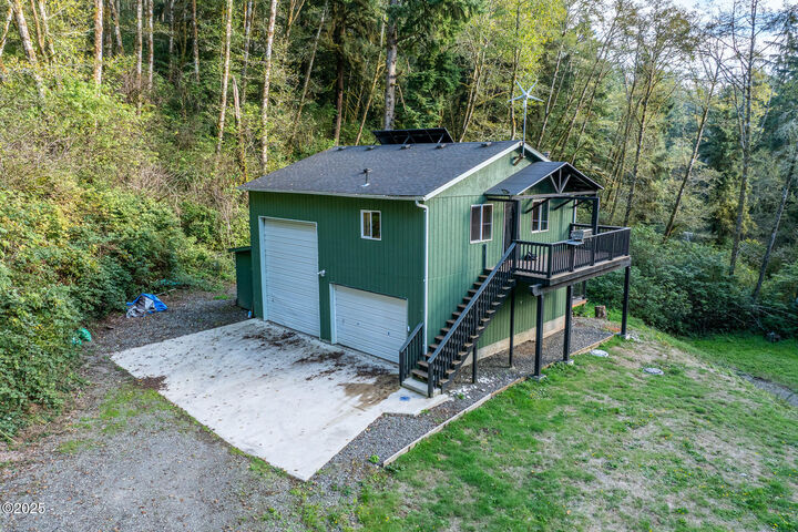 Property Photo: 695 SE John Nye Road OR 97365