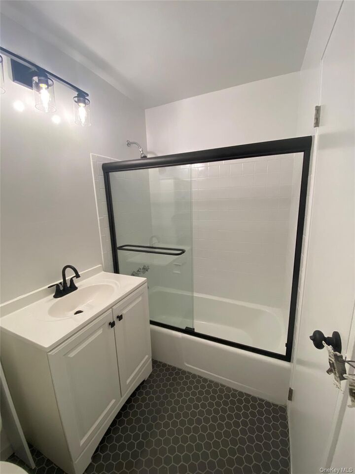 Property Photo: 4 Consulate Drive 2M NY 10707