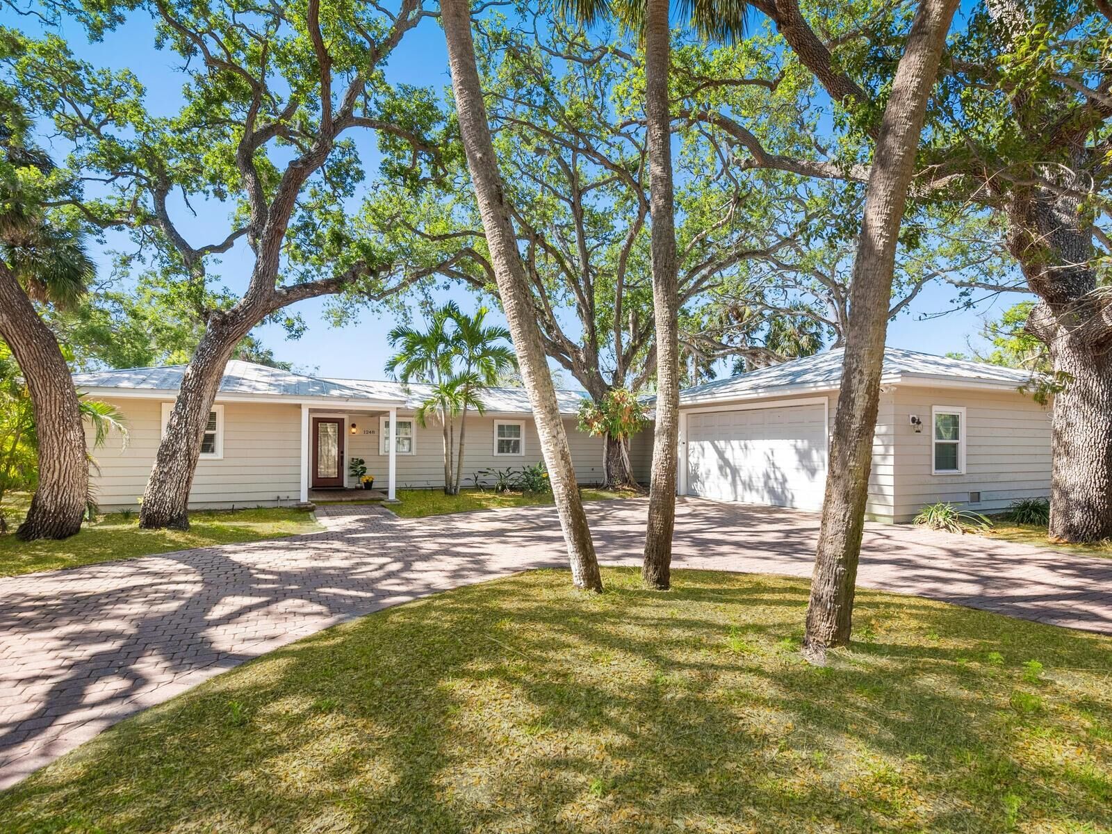 Property Photo:  1248 Northport Drive  FL 34242 