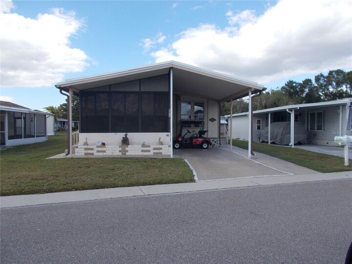 Property Photo: 6413 Hikina Drive FL 34287
