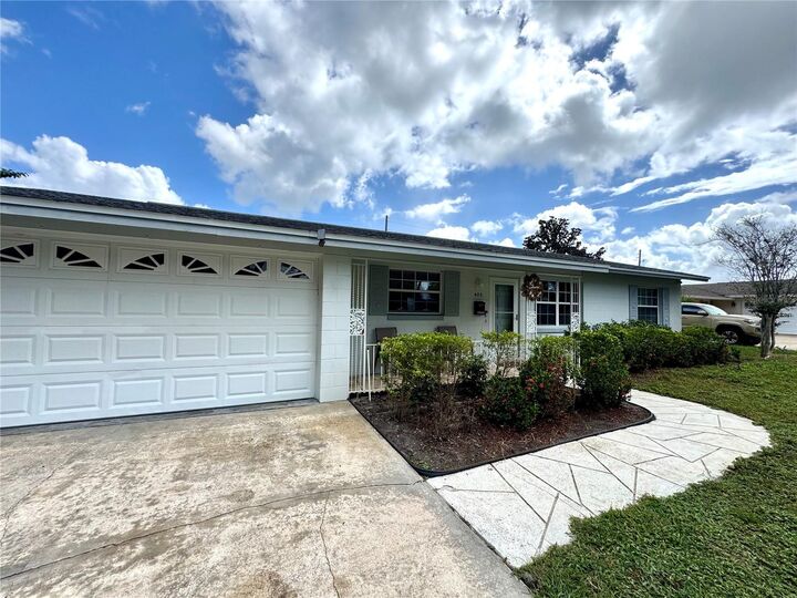 Property Photo: 903 Marscastle Avenue FL 32812