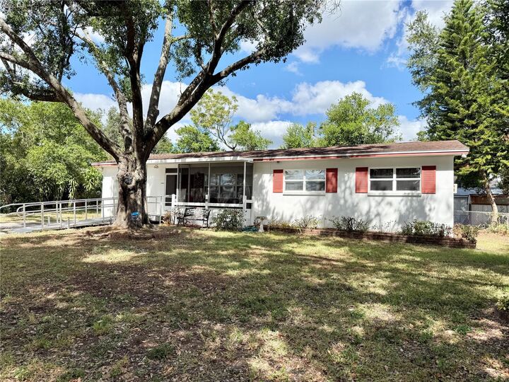 Property Photo:  304 Forest Park Avenue  FL 33617