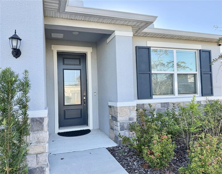 Property Photo:  9435 Sanders Park Place  FL 33584
