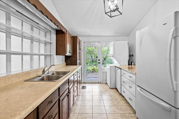 Property Photo: 1124 NW 40th Avenue FL 32609