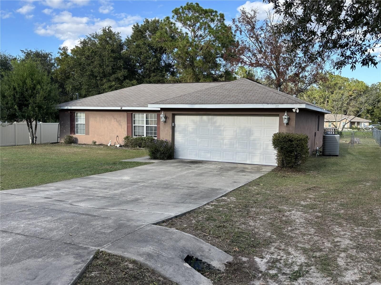 Property Photo: 25 Willow Road FL 34472