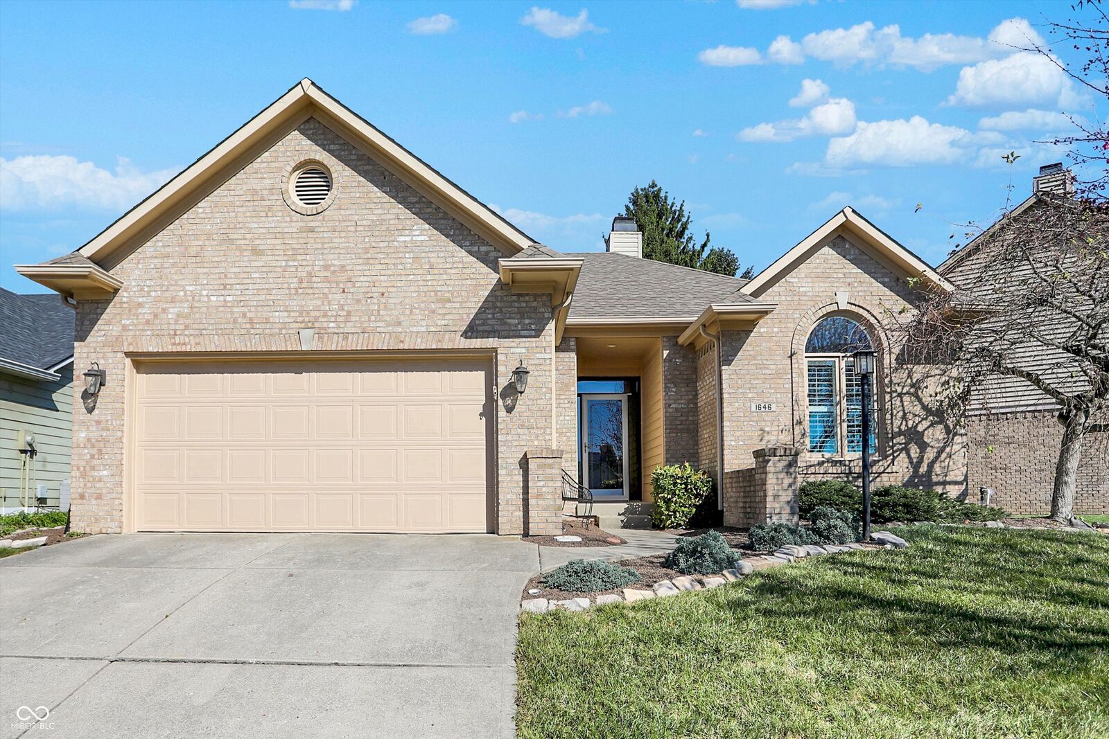 Property Photo: 1646 Foxmere Boulevard IN 46142