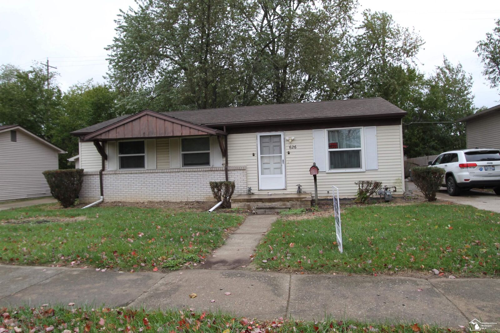 Property Photo:  626 John Rolfe Road  MI 48162 