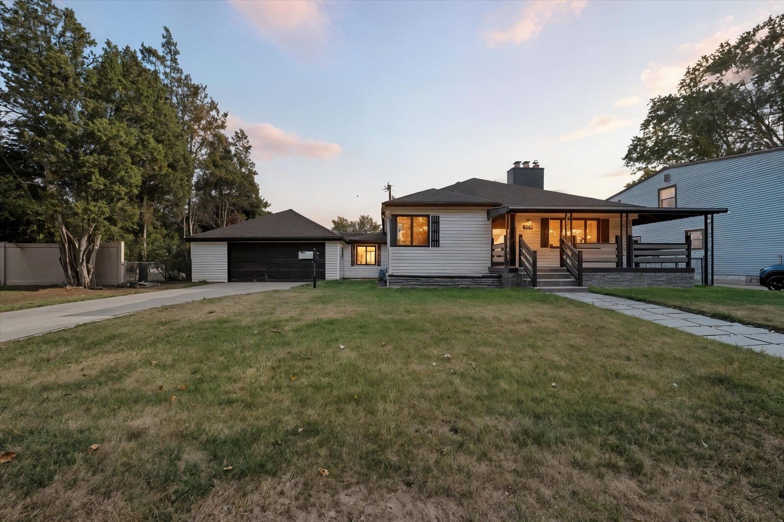 Property Photo:  2010 Kalama Avenue  MI 48067 