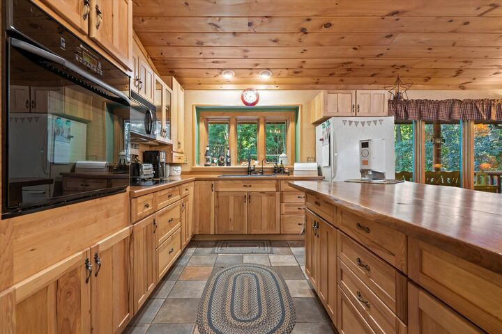 Property Photo: S98w32854 Genevieve Dr WI 53149