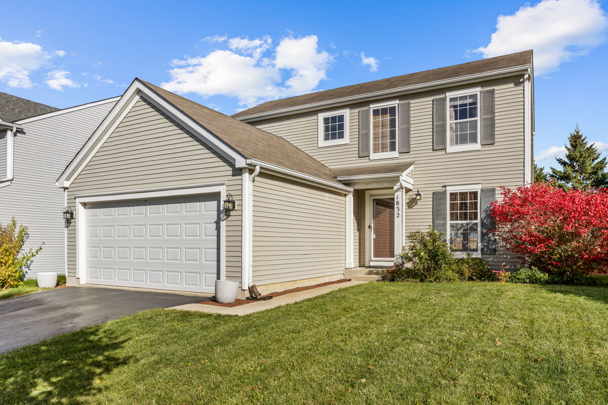 Property Photo:  1832 Yasgur Drive  IL 60098 