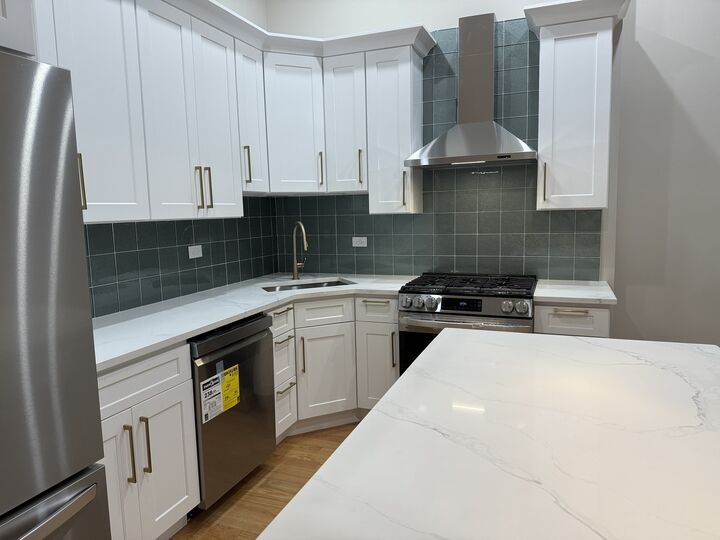 Property Photo:  912 N Ashland Avenue 1A  IL 60622