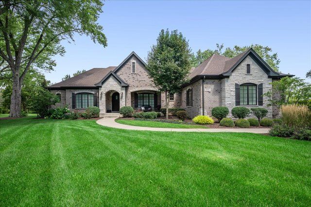 Property Photo: 8 Alexandra Drive IL 60048