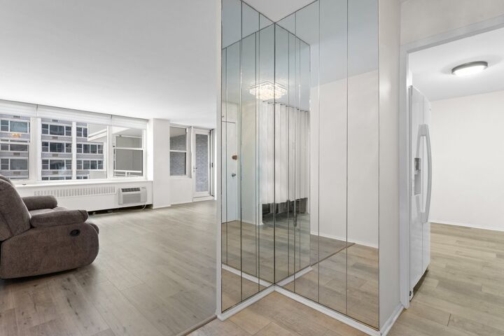 Property Photo: 4250 N Marine Drive 827 IL 60613