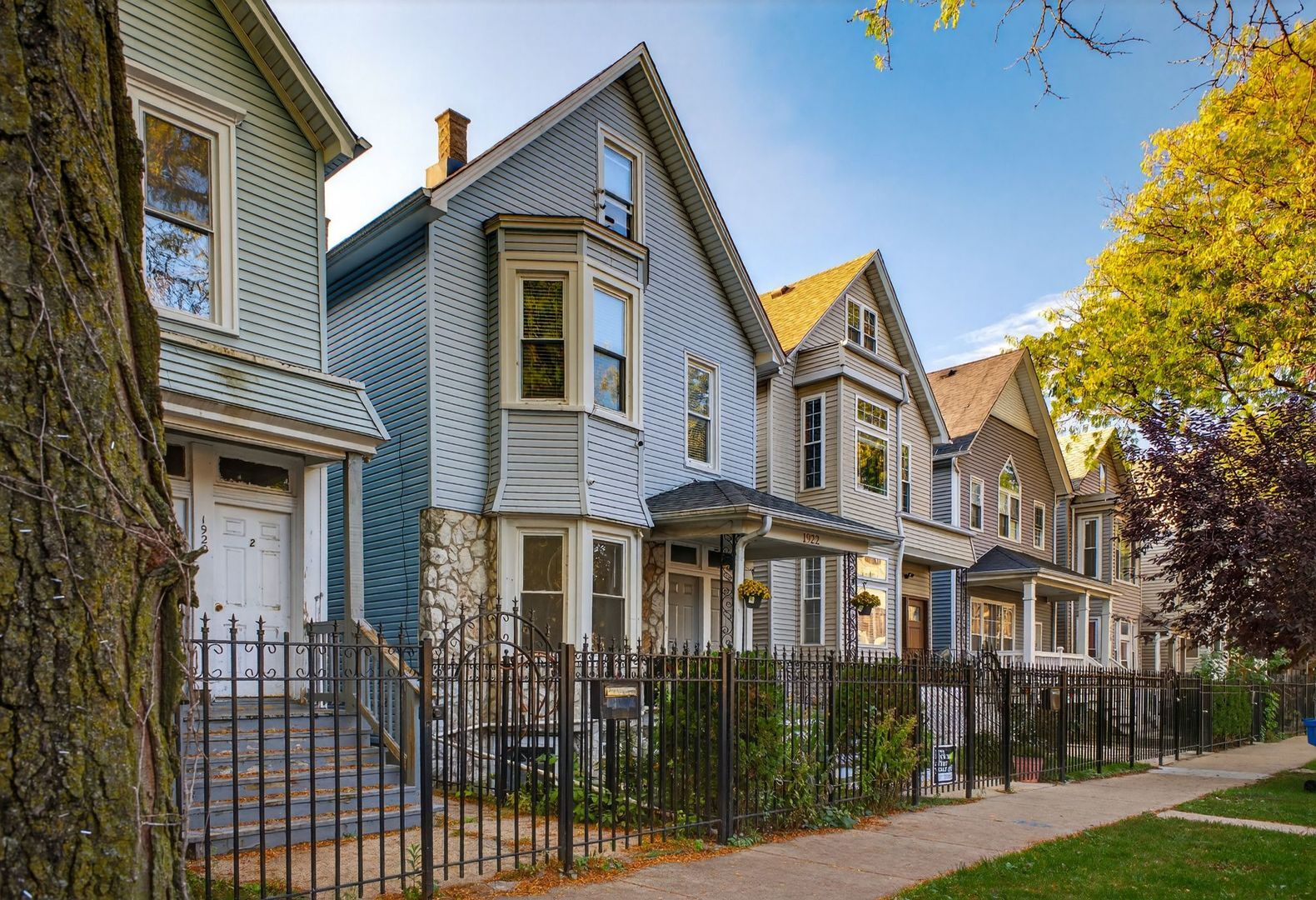 Property Photo:  1922 N Whipple Street 1  IL 60647
