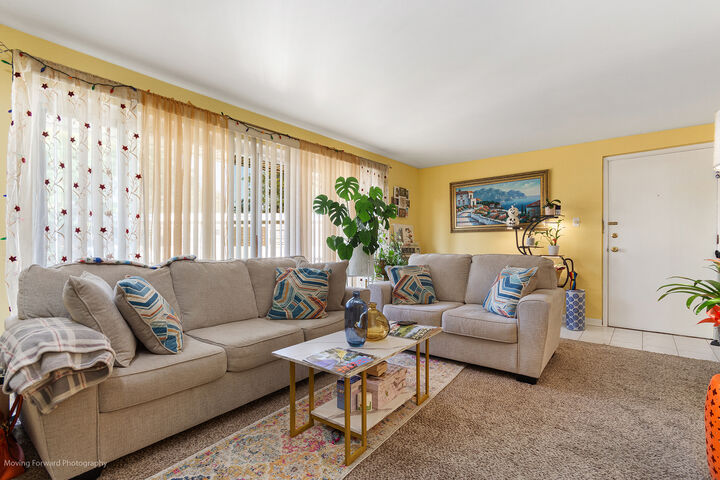 Property Photo:  301 E Plainfield Road 6  IL 60525 