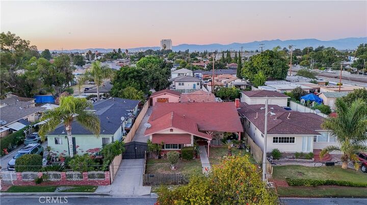 Property Photo:  109 W Glencoe  CA 90220 
