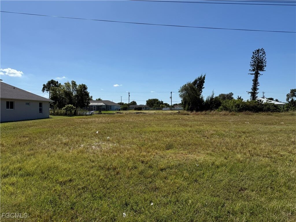 Property Photo:  118 SW 31st Terrace  FL 33914 