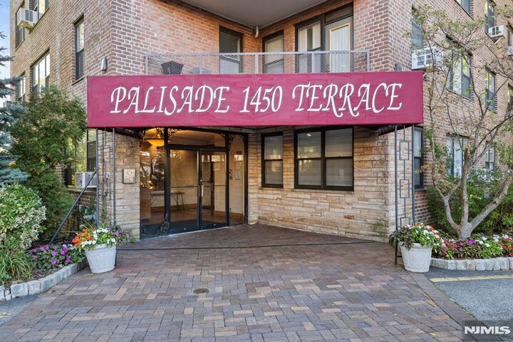 Property Photo:  1450 Palisade Avenue 4L  NJ 07024 
