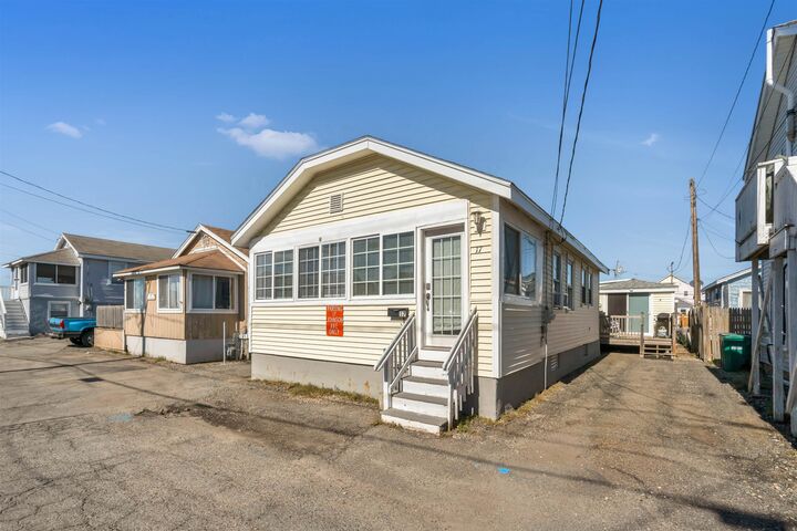 Property Photo: 17 Johnson Avenue NH 03290-4906