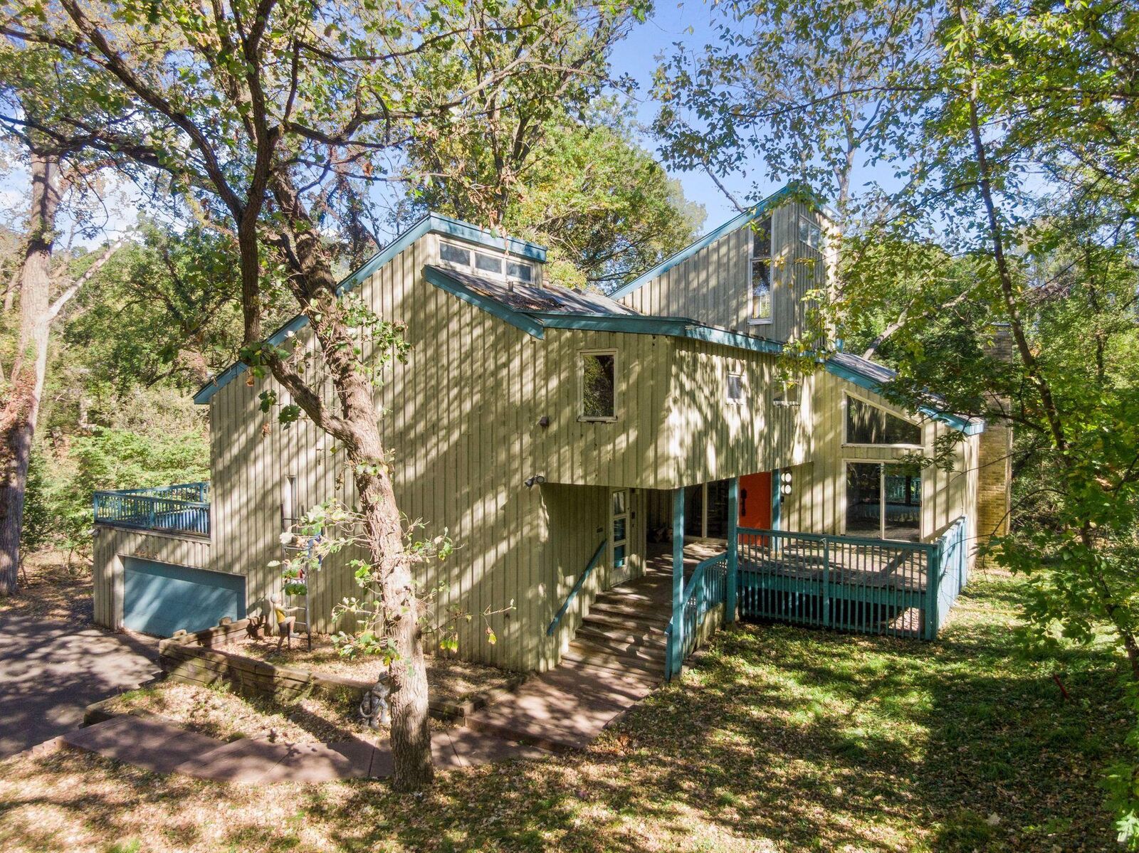 Property Photo: 2215 Willow Lane N MN 55416