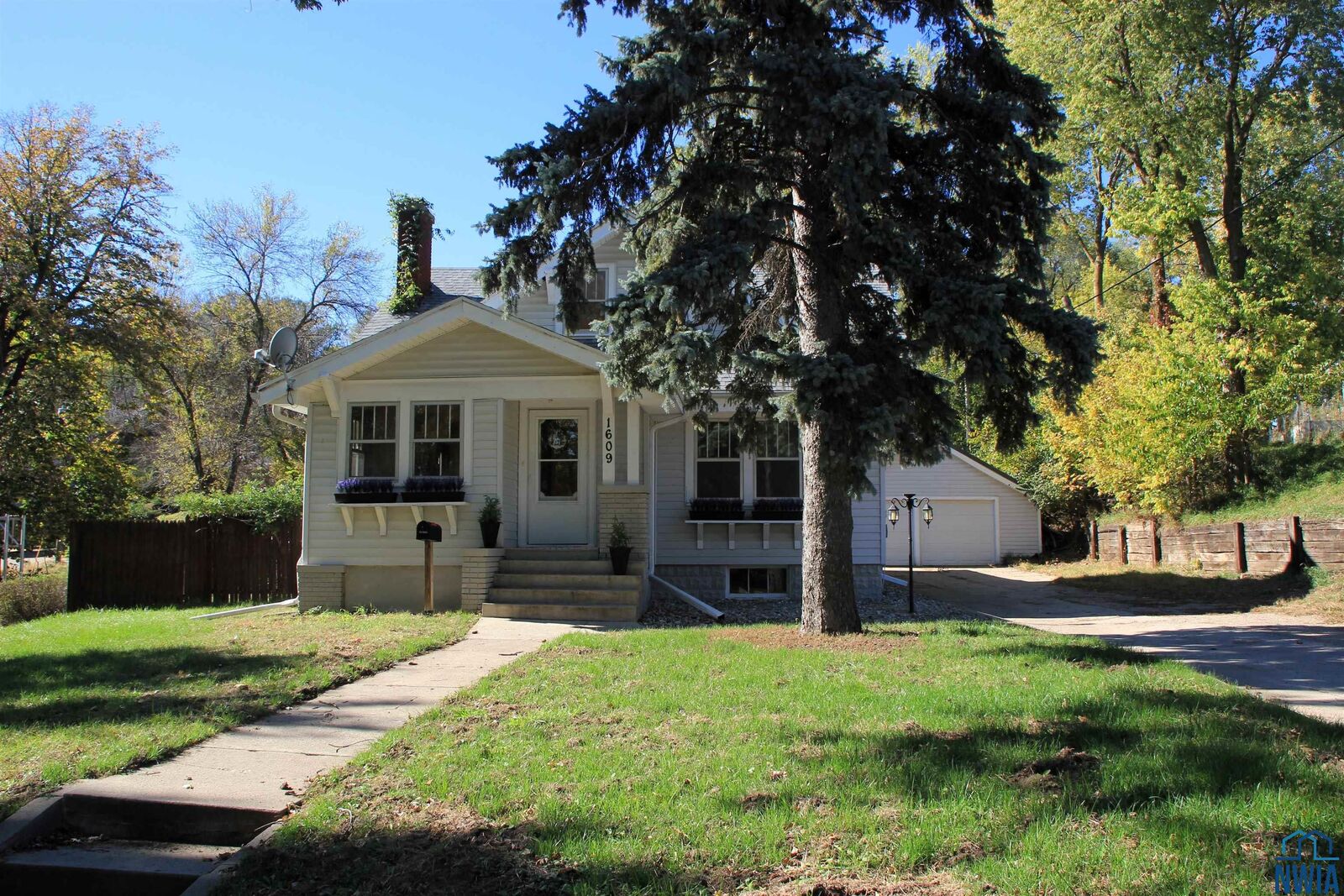 Property Photo: 1609 Helmer IA 51103