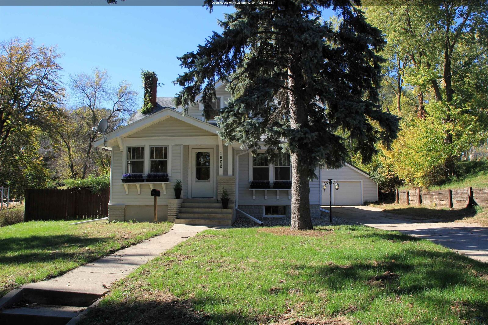 Property Photo:  1609 Helmer  IA 51103 