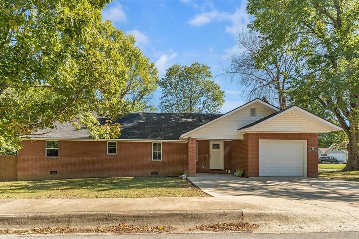 Property Photo:  200 County Avenue  AR 72744 