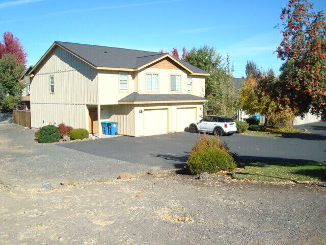 Property Photo: 2745 SW Salmon Avenue OR 97756
