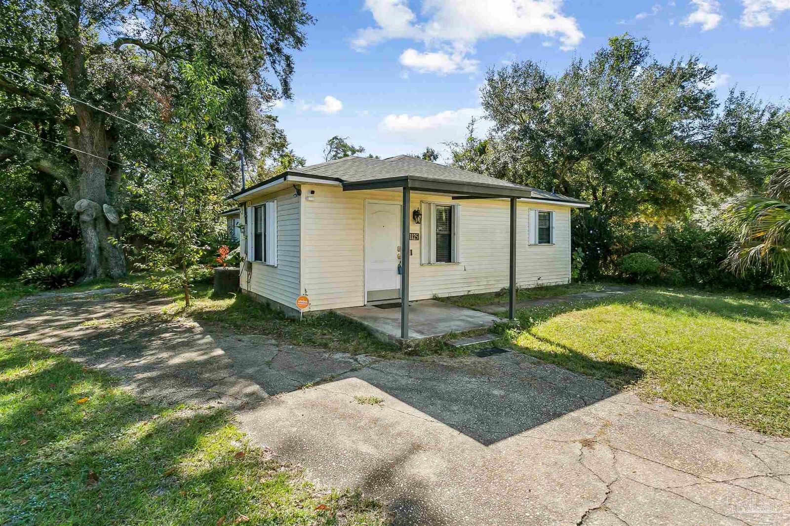Property Photo:  1125 W Scott St  FL 32501
