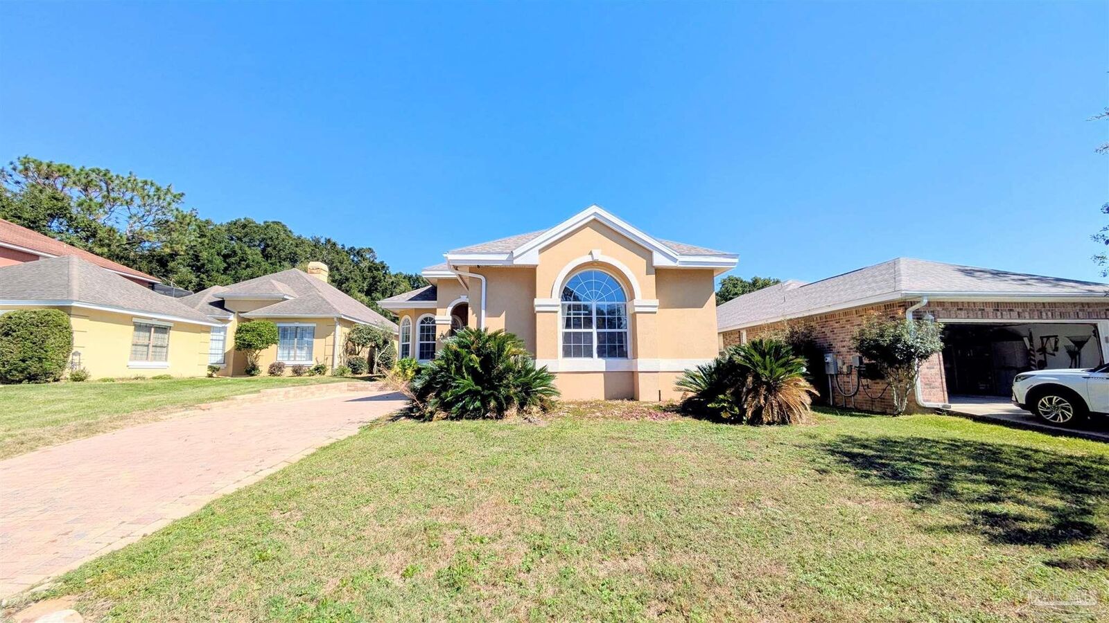 Property Photo: 2083 Downing Dr FL 32505