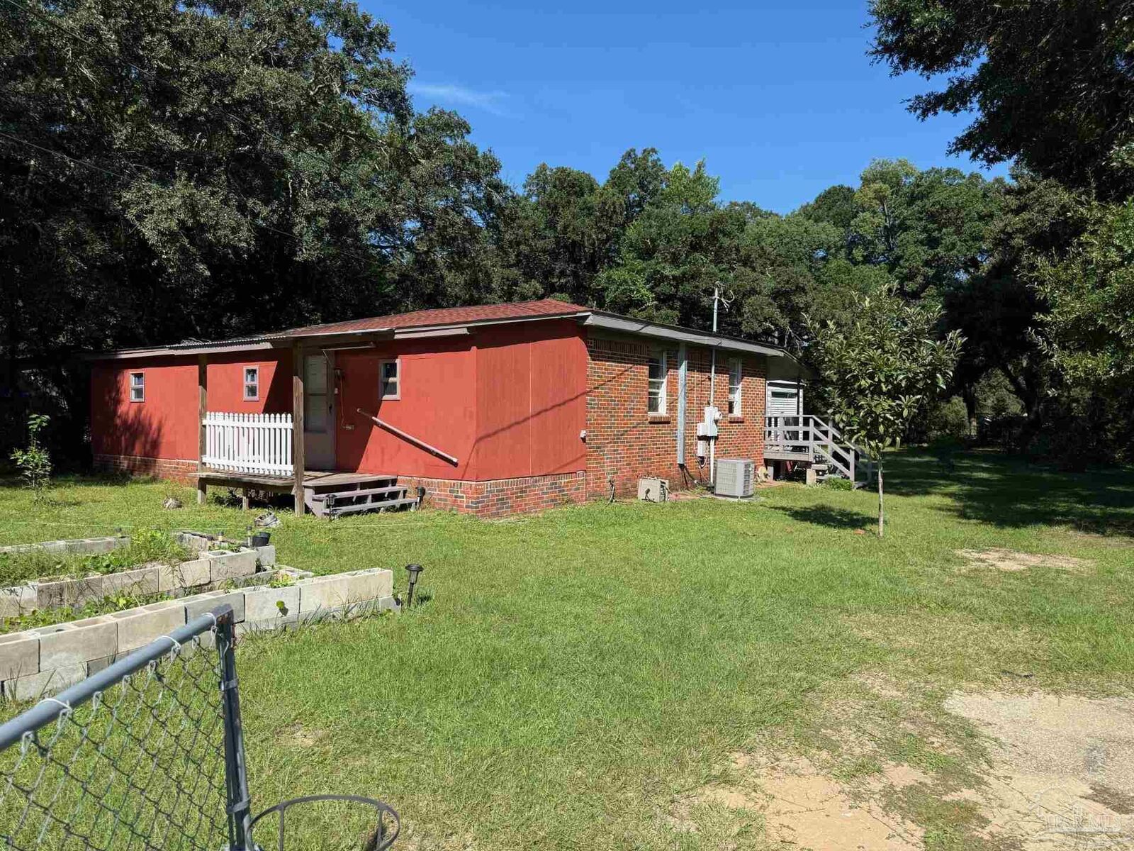 Property Photo: 428 Norris Ave FL 32505